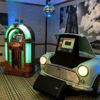 Another busy Sunday on the road at Lancaster house hotel wedding showcase today.
@timewarpjukeboxes *
*
www.timewarpjukeboxes.co.uk 
#timewarp #jukebox #modernjukebox #digitaljukebox #nostalgia #audio #music #party #digital #wedding #weekend #cumbriawedding #cumbria #lakedistrict #thelakedistrict #lakeslife #cumbrialife #time #warp #jukeboxhire #partyhire #musicforhire #eventshire #lakedistrictweddings #cumbriaweddinghire #weddingaudio #autum #party #events #countrywedding #rustic