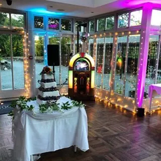 We are at @broadoaks_countryhouse for another Sunday wedding fair. 
A great venue which really suits our digital nostalgia jukebox 🎶 
www.timewarpjukeboxes.co.uk 
#weddingfair #wedding #jukebox #music #weddingmusic #dj #cumbria #lakes #lakedistrictwedding #lakeslife #party #events #cumbriawedding
